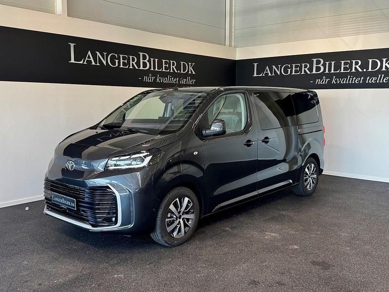 Gråmetal Ny 2025 Toyota Proace Verso Stationcar | 339.500 kr. - Billede 1/4