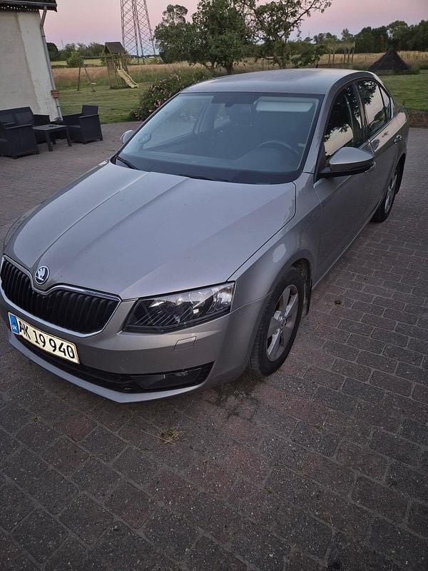Champagnemetal Brugt 2013 Skoda Octavia Elegance Hatchback | 99.900 kr. (Fair pris) - Billede 1/4