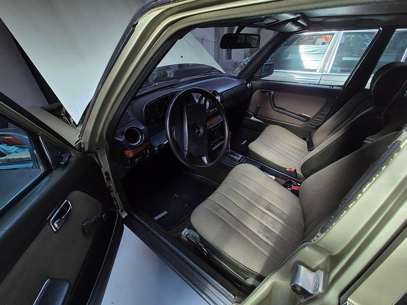 Grøn Brugt 1983 Mercedes E230 | 65.000 kr. - Billede 1/4