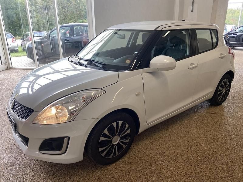 Hvid Brugt 2015 Suzuki Swift Comfort Hatchback | 49.900 kr. (Fair pris) - Billede 1/4
