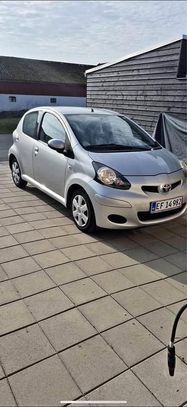 Brugt 2010 Toyota Aygo Hatchback | 36.000 kr. (Lidt for dyr) - Billede 1/4