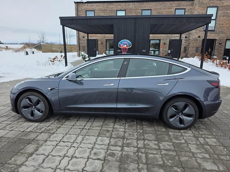 Brugt Tesla Model 3 Standard Range Plus 239 kW (325 HK) 2020 Grå Sedan