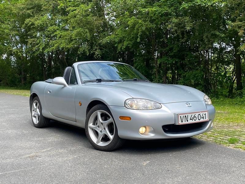 Sølv Brugt 2003 Mazda MX5 Inclusive Cabriolet | 125.000 kr. (Lidt for dyr) - Billede 1/4