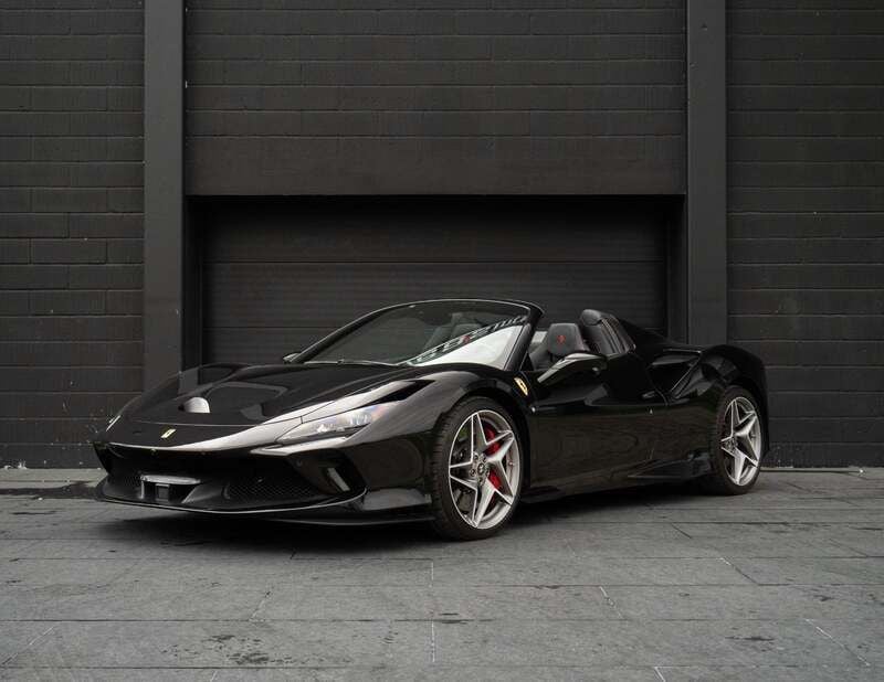 Sortmetal Brugt 2020 Ferrari F8 Cabriolet | 29.557 kr. - Billede 1/4