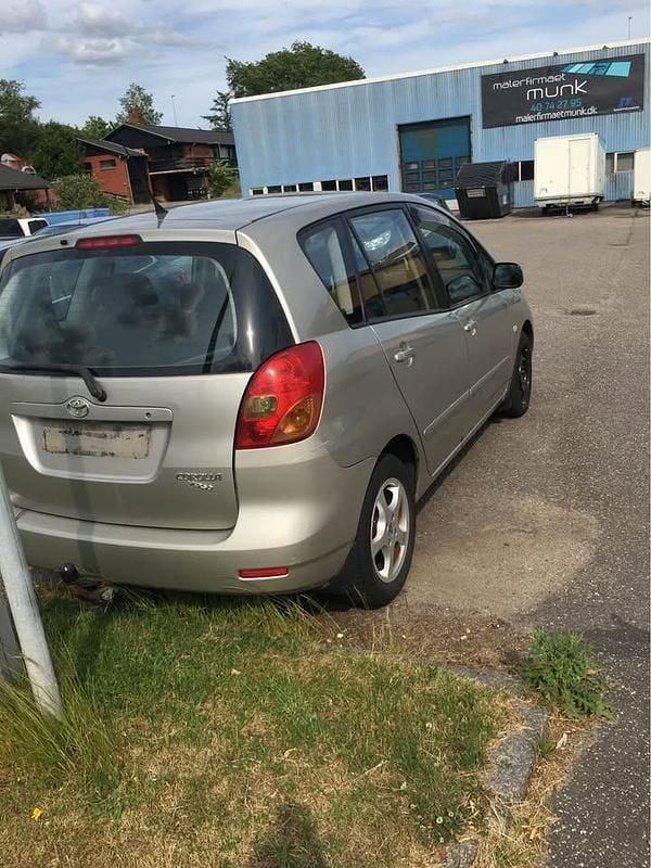 Brugt Toyota Corolla Verso 135 HK (99 kW) 2002 MPV