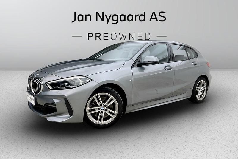 Gråmetal Brugt 2022 BMW 120 M Sport Hatchback | 329.000 kr. - Billede 1/3