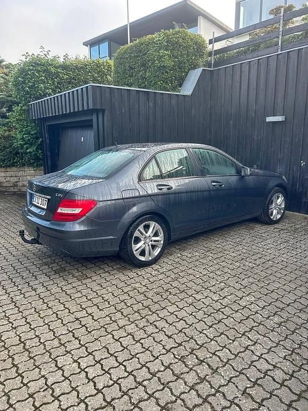 Grå Brugt 2013 Mercedes C180 Sedan | 94.700 kr. (Lidt for dyr) - Billede 1/4