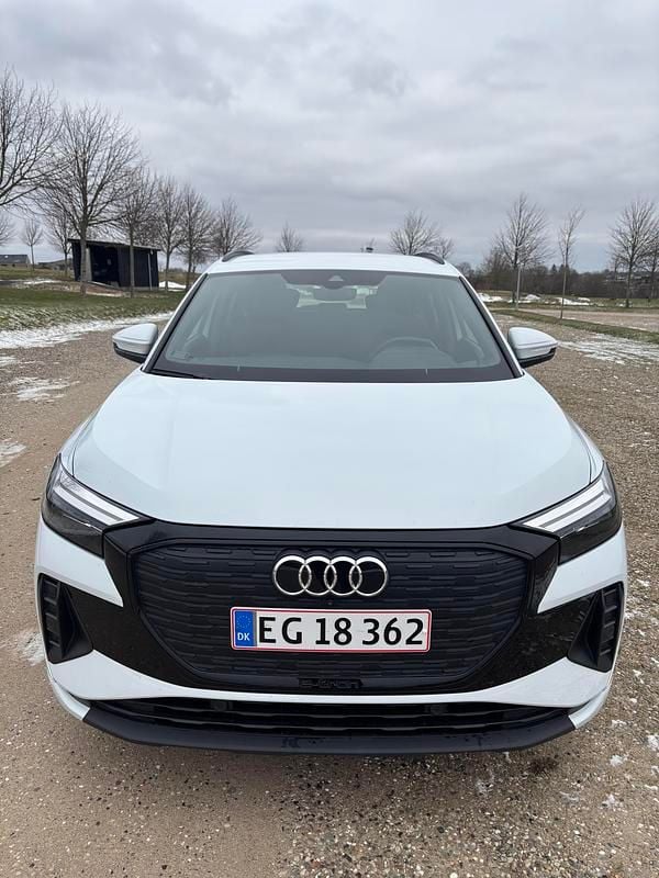 Hvid Brugt 2025 Audi Q4 e-tron Advanced SUV | 348.000 kr. - Billede 1/15