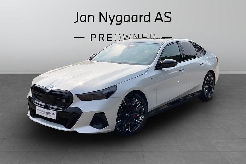 Hvidmetal Brugt 2024 BMW i5 M Sport Sedan | 745.000 kr. (Fair pris) - Billede 1/4