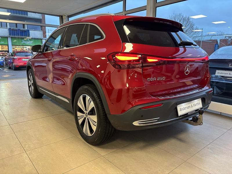 Brugt Mercedes EQA250 Advanced 139 kW (190 HK) 2024 Patagonienred SUV