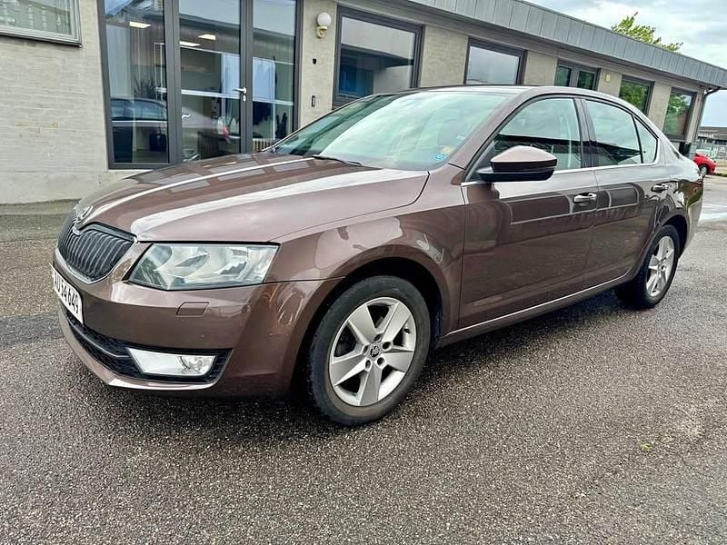 Brugt Skoda Octavia 105 HK (77 kW) 2015 Brun Hatchback