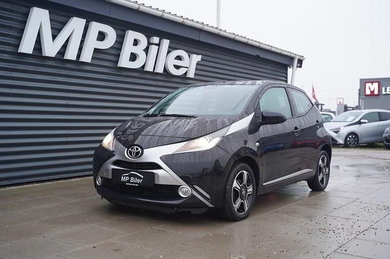Sortmetal Brugt 2015 Toyota Aygo X-Black Hatchback | 54.900 kr. (God pris) - Billede 1/4