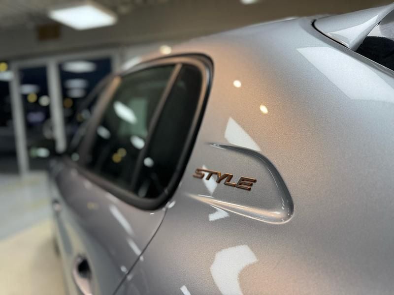 Brugt Peugeot e-208 Style 100 kW (136 HK) 2025 Graametal Hatchback