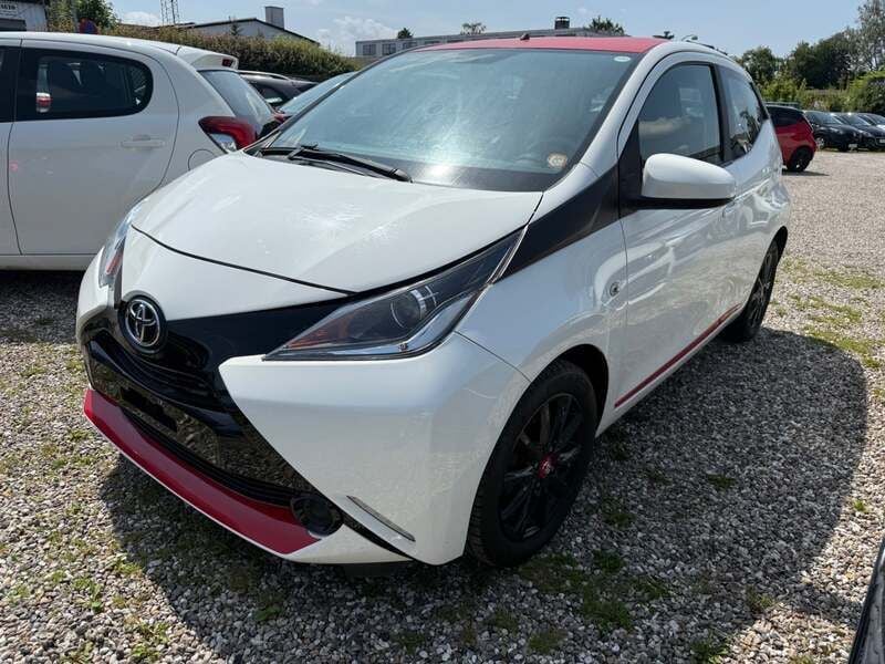 Hvid Brugt 2015 Toyota Aygo Hatchback | 52.990 kr. (God pris) - Billede 1/4