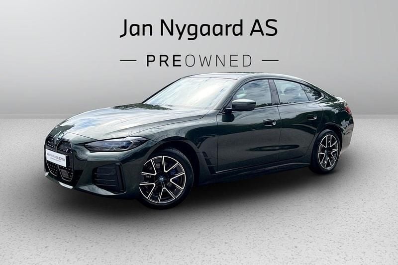 Mørkgrønmetal Brugt 2023 BMW i4 M Sport Sedan | 479.900 kr. - Billede 1/4
