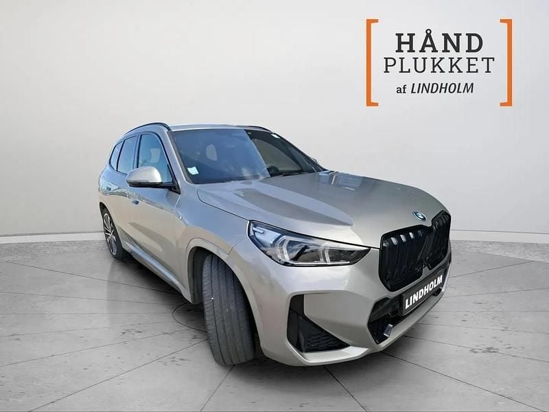 Sølvmetal Brugt 2023 BMW iX1 M Sport SUV | 399.900 kr. - Billede 1/4