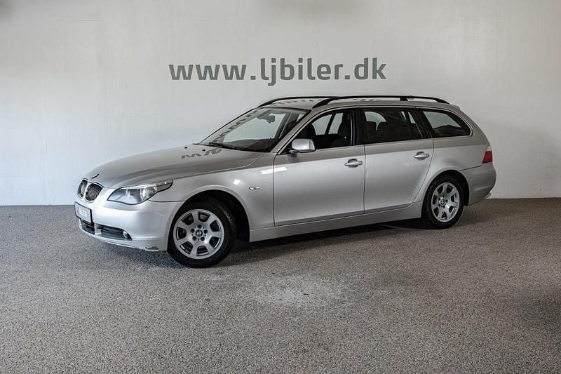 Sølvmetal Brugt 2006 BMW 523 Stationcar | 29.800 kr. - Billede 1/4