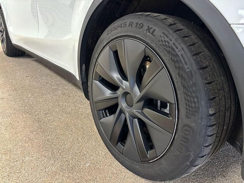 Brugt Tesla Model Y Long Range RWD 250 kW (340 HK) 2025 Hvidmetal SUV