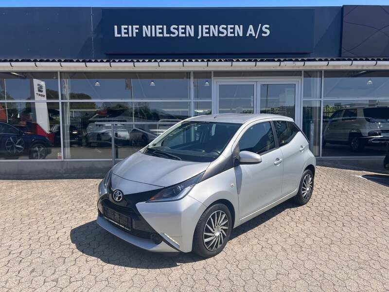 Sølvmetal Brugt 2018 Toyota Aygo x-press Hatchback | 74.900 kr. (Fair pris) - Billede 1/4