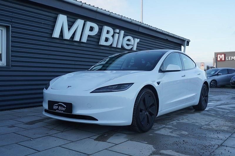Hvid Brugt 2024 Tesla Model 3 Long Range AWD Sedan | 309.700 kr. (Lidt for dyr) - Billede 1/4