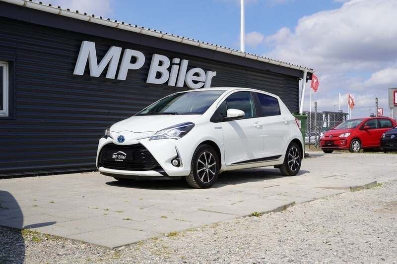Hvid Brugt 2018 Toyota Yaris Hybrid H3 Smart Hatchback | 124.900 kr. (Fair pris) - Billede 1/4