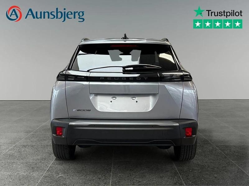 Brugt Peugeot e-2008 Allure 100 kW (136 HK) 2025 Grå metal SUV
