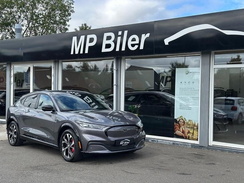 Gråmetal Brugt 2024 Ford Mustang Mach-E Extended Range SUV | 299.700 kr. (Fair pris) - Billede 1/4