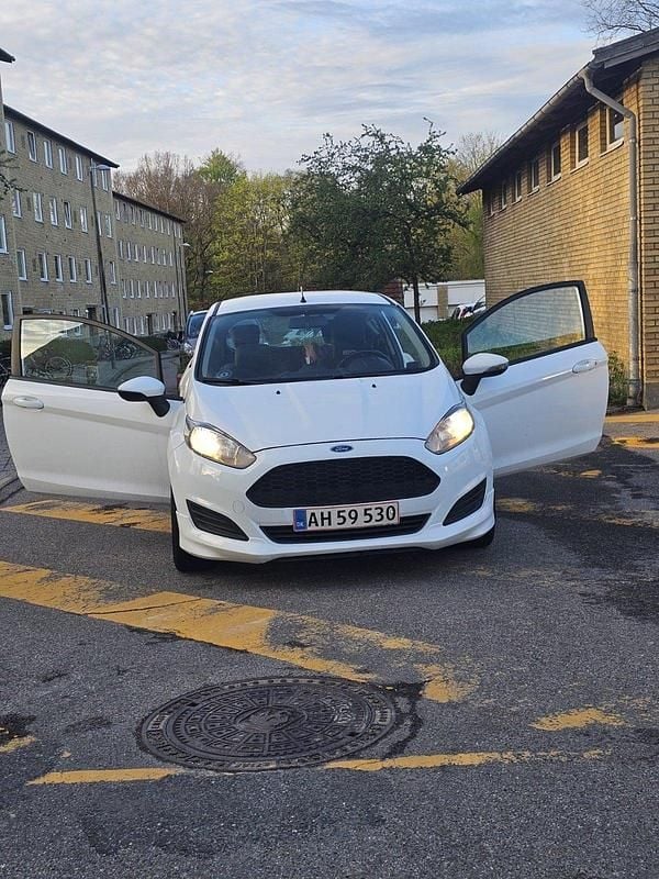 Hvid Brugt 2013 Ford Fiesta Trend Hatchback | 39.900 kr. (Fair pris) - Billede 1/4