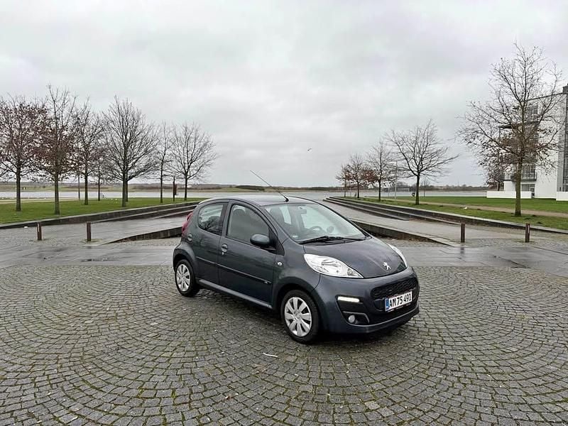 Grå Brugt 2014 Peugeot 107 Hatchback | 35.900 kr. (Fair pris) - Billede 1/3