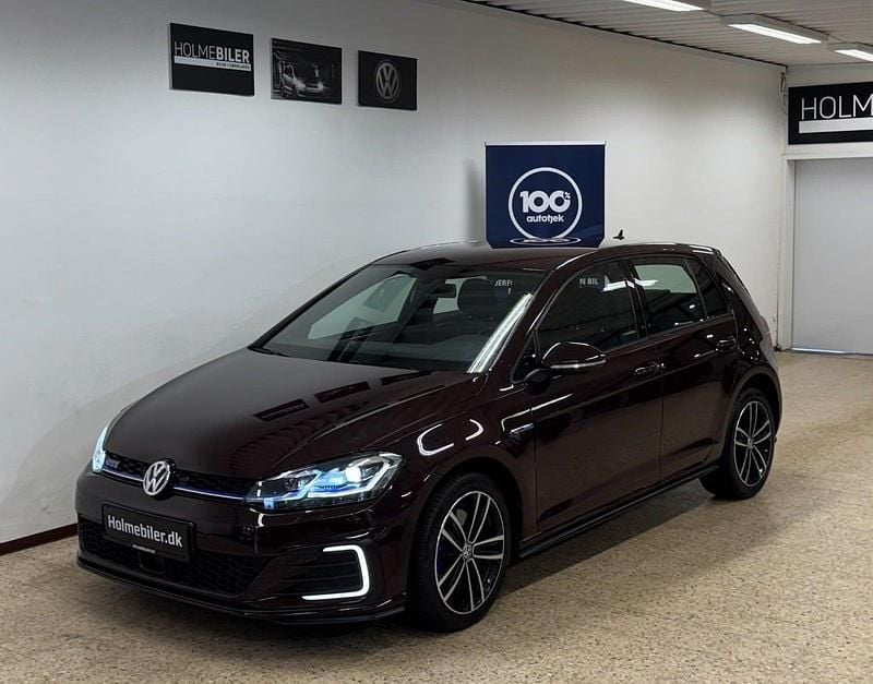 Bordeauxmetal Brugt 2018 VW Golf VII GTE Hatchback | 159.800 kr. (God pris) - Billede 1/4
