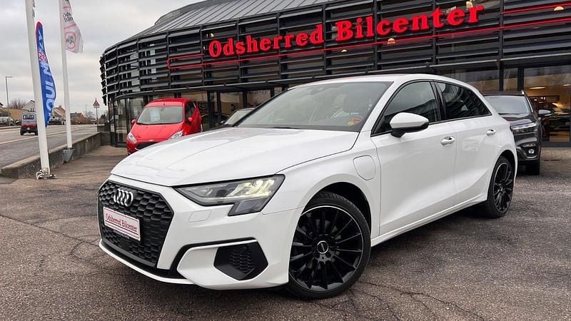 Hvid Brugt 2022 Audi A3 Sportback e-tron Hatchback | 234.800 kr. (Super pris) - Billede 1/4
