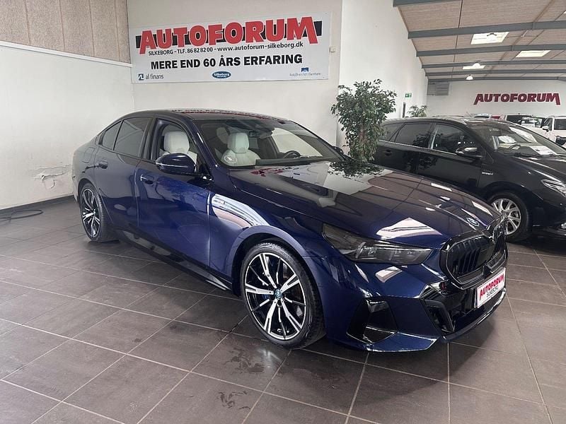 Blåmetal Brugt 2023 BMW i5 M Sport Sedan | 549.900 kr. (Dyr) - Billede 1/4