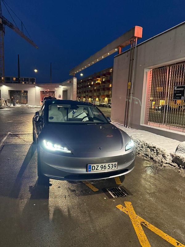 Brugt Tesla Model 3 RWD 208 kW (283 HK) 2025 Sølvmetal Sedan
