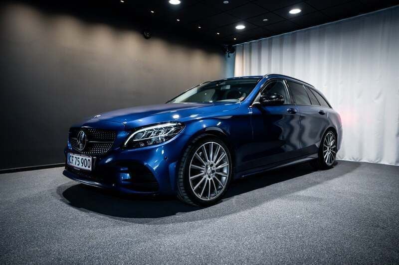 Farve: blåmetal Brugt 2018 Mercedes C300 AMG line Stationcar | 374.900 kr. (Fair pris) - Billede 1/4