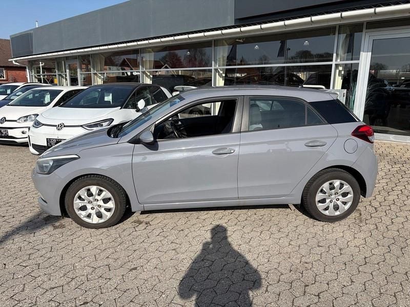 Brugt Hyundai i20 Trend 75 HK (55 kW) 2015 Grå Hatchback