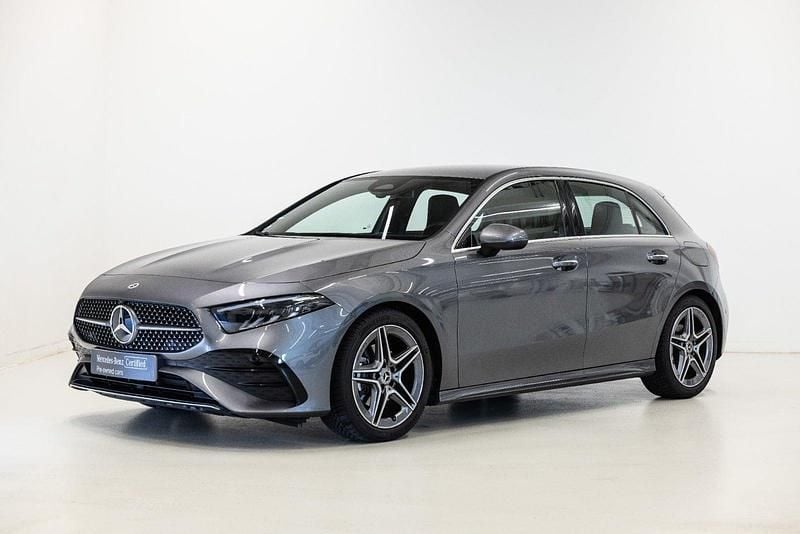 Farve: gråmetal Brugt 2024 Mercedes A200 AMG | 379.900 kr. (God pris) - Billede 1/4