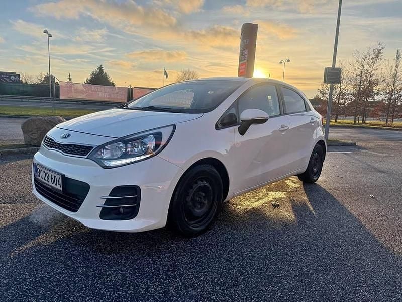 Hvid Brugt 2016 Kia Rio MPV | 49.900 kr. (God pris) - Billede 1/4