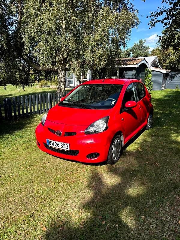 Rød Brugt 2010 Toyota Aygo Comfort Hatchback | 27.900 kr. (Fair pris) - Billede 1/9