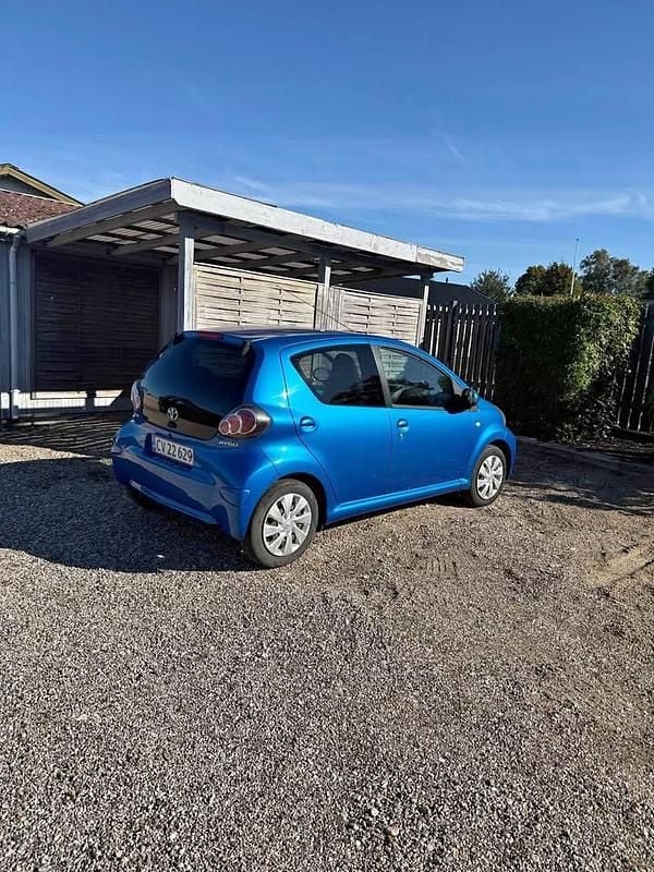 Blå Brugt 2013 Toyota Aygo Hatchback | 28.300 kr. (Super pris) - Billede 1/4