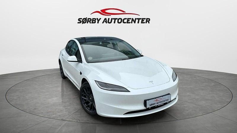 Hvid Brugt 2023 Tesla Model 3 Long Range AWD Sedan | 314.900 kr. (Dyr) - Billede 1/4