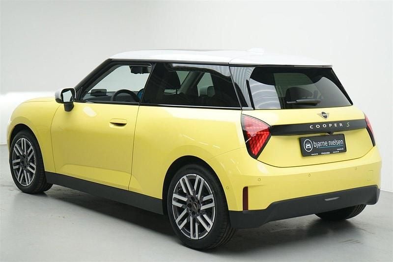 Brugt Mini Cooper SE Favoured 160 kW (218 HK) 2024 Gulmetal Hatchback