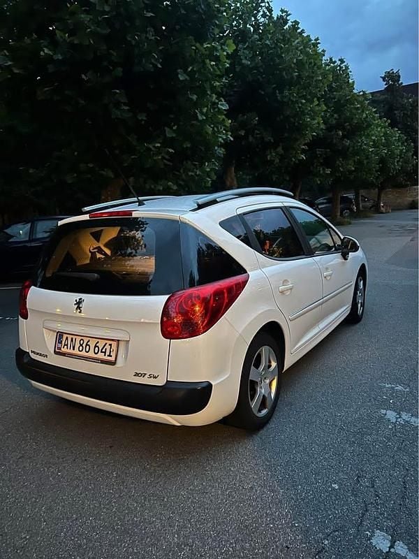 Brugt Peugeot 207 92 HK (67 kW) 2011 Hvid Stationcar