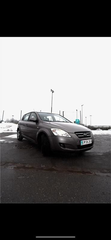 Brugt Kia Ceed Motion 122 HK (89 kW) 2007 Beigemetal Hatchback
