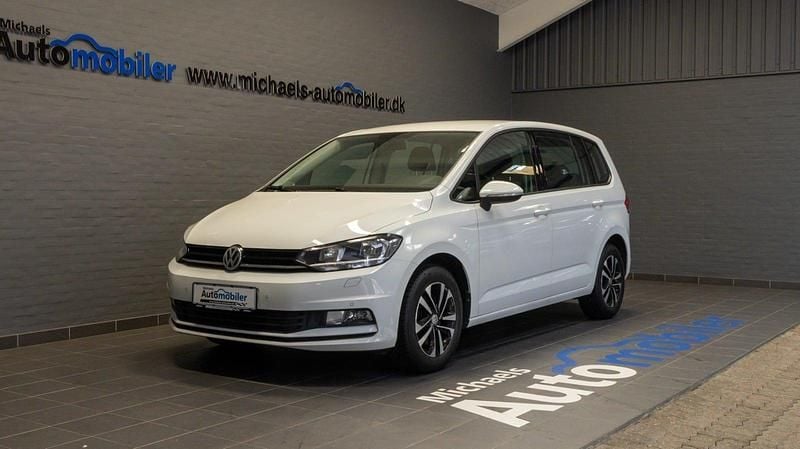 Hvid Brugt 2017 VW Touran Trendline MPV | 179.900 kr. (Fair pris) - Billede 1/4