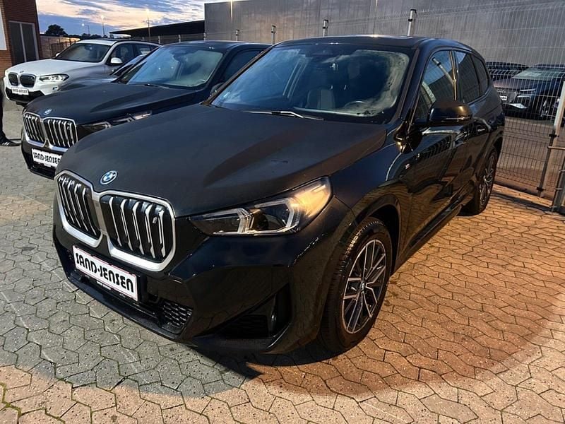 Sortmetal Brugt 2023 BMW iX1 M Sport SUV | 329.900 kr. (Super pris) - Billede 1/2