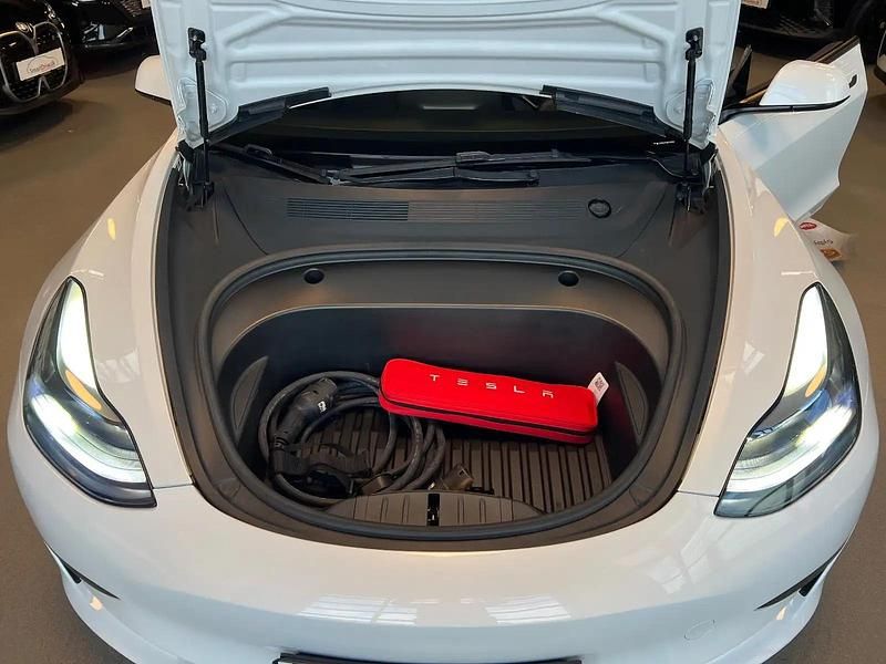 Hvidmetal Brugt 2022 Tesla Model 3 Standard Range Sedan | 219.900 kr. (Fair pris) - Billede 1/4