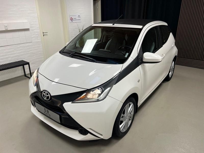 Hvid Brugt 2017 Toyota Aygo x-sky Hatchback | 39.800 kr. (God pris) - Billede 1/4