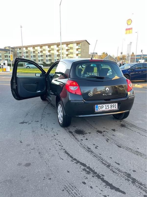 Brugt Renault Clio II 75 HK (55 kW) 2010 Hatchback