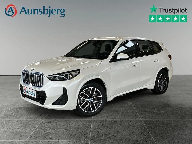 Hvid Brugt 2023 BMW iX1 M Sport SUV | 319.500 kr. (God pris) - Billede 1/4