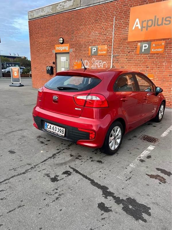 Brugt Kia Rio 83 HK (61 kW) 2015 Rød Sedan